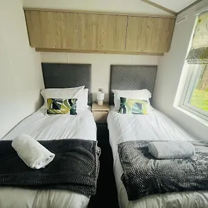 Holiday home Hideaway Retreat With Hot Tub, York